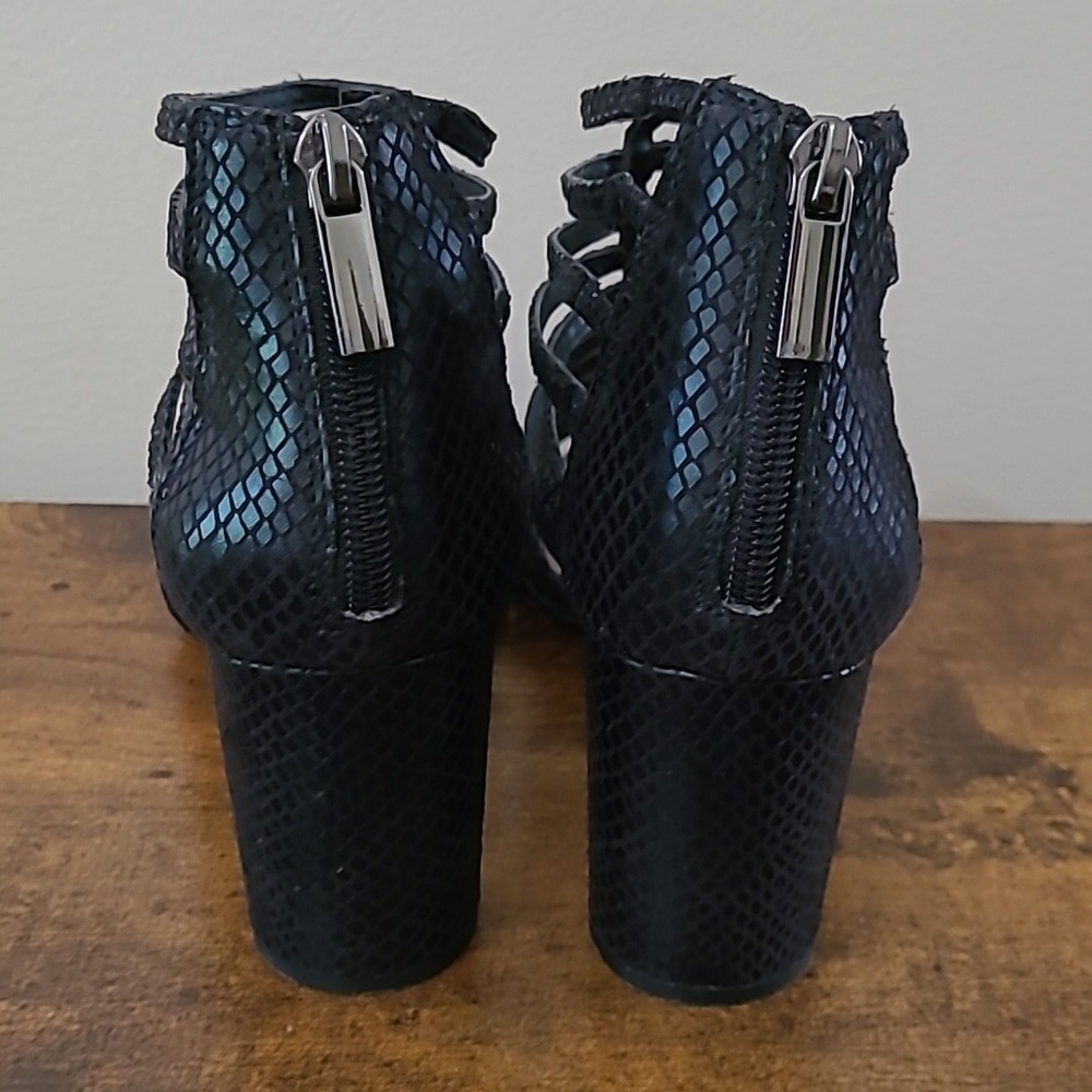 Tahari Black Strappy Textured Heeled Sandals size 7 - Picture 5 of 12